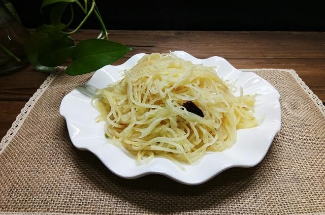 简单却特别美味的酸辣土豆丝