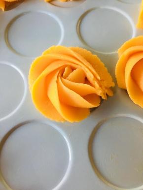 挤在烤盘上。这个是惠尔通的2D