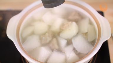 根据个人口味加入适量的胡椒粉。