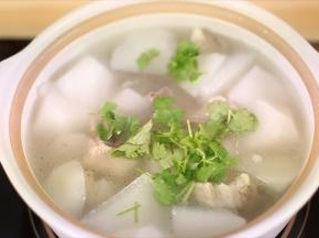 撒上香菜即可起锅了。