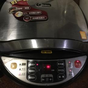 盖上电饼铛，按葱油饼键小火