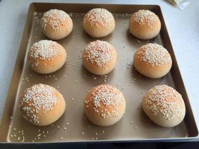 烤箱预热上下火180度，烤20分钟