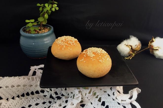 黑麦芝麻包