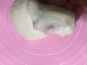 面团揉出薄膜