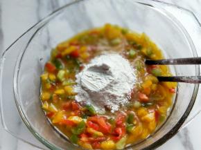 再加入面粉，搅拌均匀至无干粉。