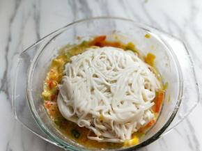 加入煮熟的面条。