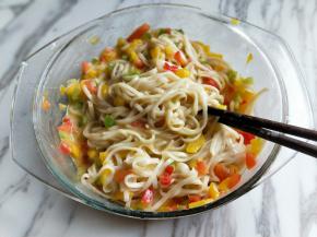 用筷子拌均匀。