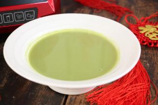 制作好的浓汤非常细腻。