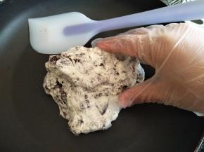 可以戴手套揉几下