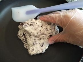 可以戴手套揉几下