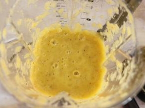 榨好的果汁细腻均匀。
