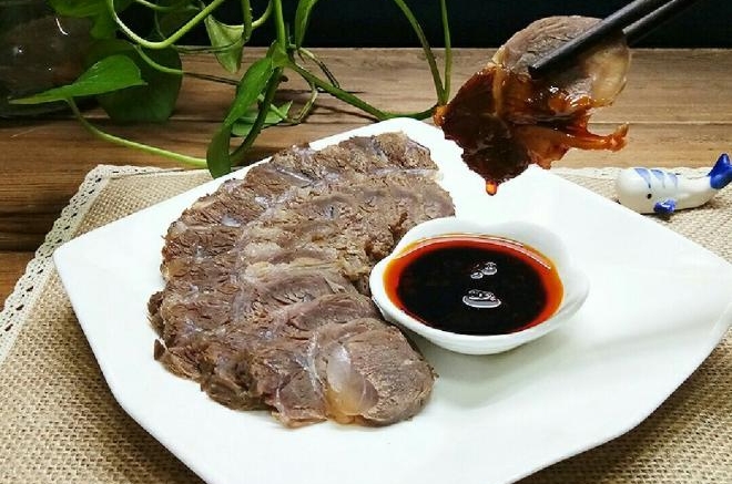 张大嘴巴吃肉肉~酱牛肉