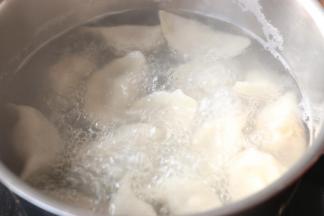 开水煮熟即可出锅。