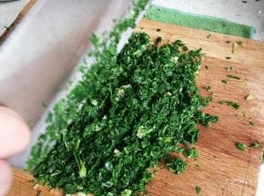 荠菜切碎