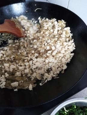 加入粉丝和豆腐