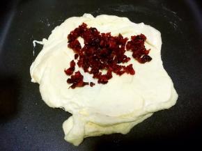 之后倒入蔓越梅碎，快速搅拌均匀