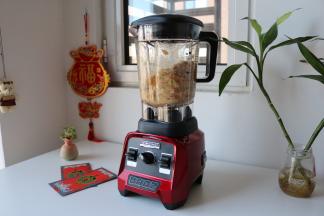 将搅拌杯放置在主机上，选择手动程序，我用3档搅打不到1分钟，即为图上所示。