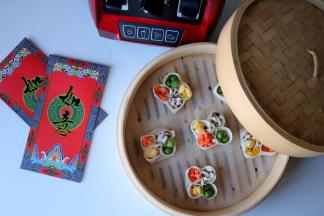 美味多汁，鲜艳多彩的四喜蒸饺做好了，亲们学会了吗？