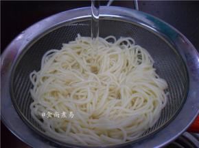 捞起来再一下凉水，沥干