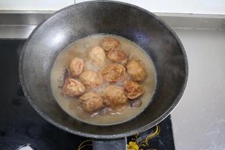 中火煮十几分钟；