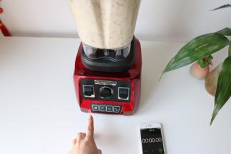 14、我用的是汉美驰魔力碰撞破壁机，操作简单、安全，快速；
按下右后方开关，控制面板处选择热汤功能；今天同样测试了破壁机的工作时间；