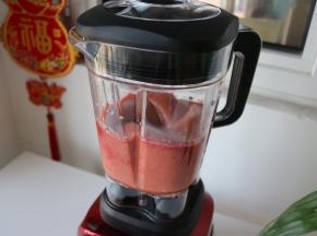 7、	魔力小红采用涡流技术，让食材高速碰撞从而打碎细胞壁；