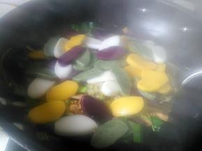 捞出，放入炒锅