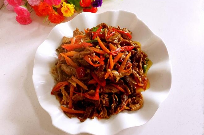 萝卜干尖椒炒肉