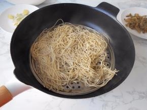 大火烧开后蒸约五分钟左右。