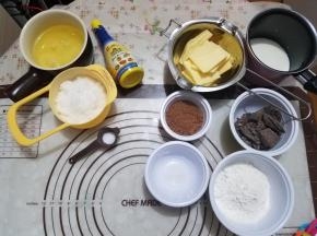 先把需要的食材称量准备好。