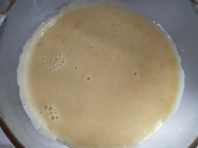 煮好的乳酪液放一会儿会浓稠。
