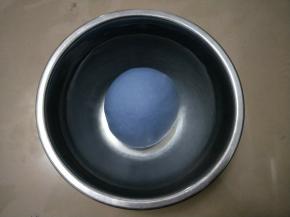 揉成一个光滑的面团即可。放入冰箱冷藏17个小时以上。