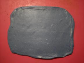 150克小面团擀开。