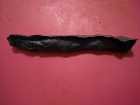 卷起，上面捏出一条边，一厘米左右。