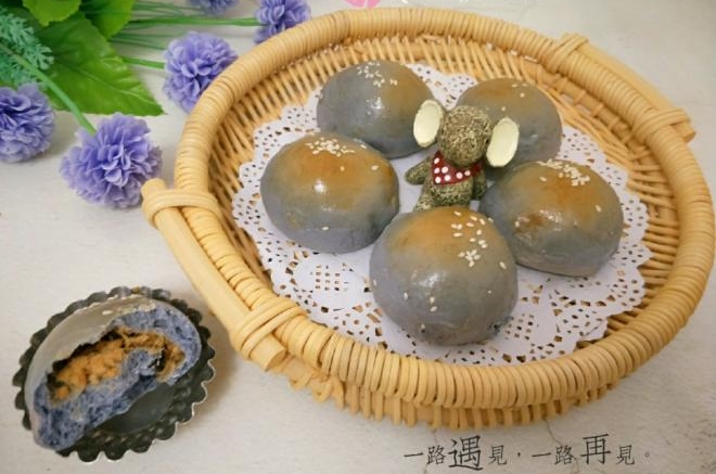 蝶豆花肉松小餐包