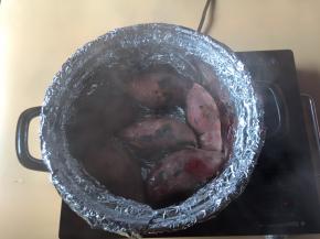 每15分钟左右翻面一次；红薯大小不同，需适当增减烘烤时间