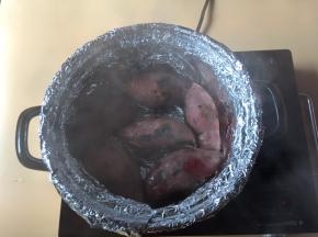 每15分钟左右翻面一次；红薯大小不同，需适当增减烘烤时间