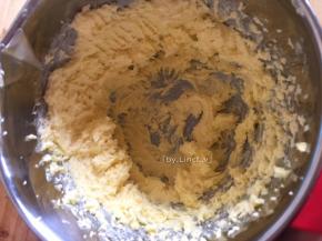 打发至体积蓬松，颜色变浅

