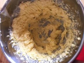 打发至体积蓬松，颜色变浅
