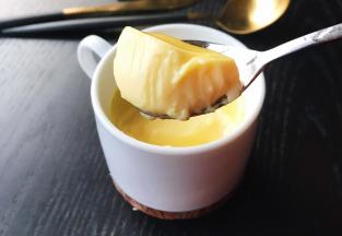 多余的蛋挞液蒸锅里大火蒸十分钟也超好吃的，是不是很嫩滑细腻啊！