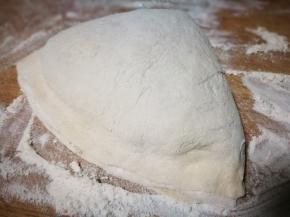 折成三角形肉饼坯