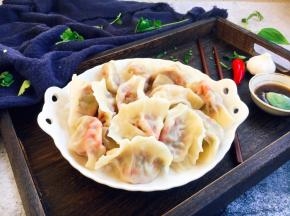 寓意健康平安、吉祥美好的年味素饺子完美出锅。