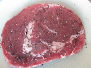 涂抹均匀，腌制半小时左右