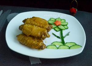 煮好的鸡翅摆入盘中即可