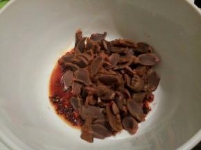 放入切片的鸡胗