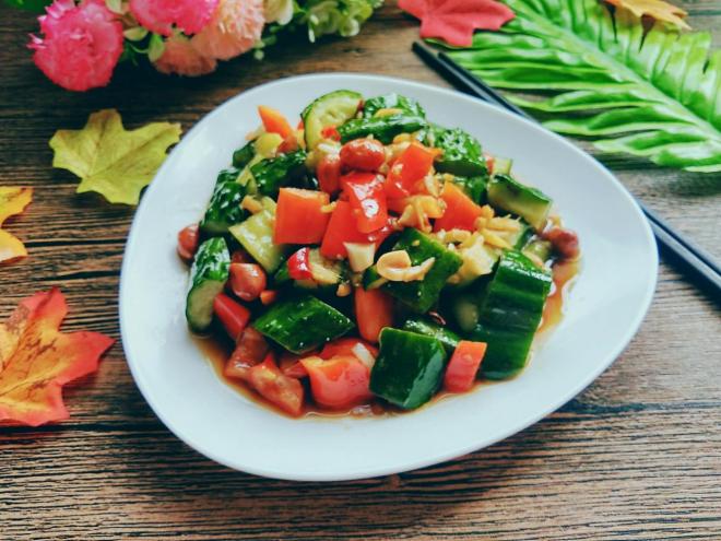 老醋花生米拌黄瓜