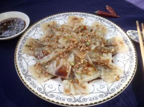 切片，调入自己喜欢的料汁，开吃吧，美容养颜，爱美的你快快行动起来吧