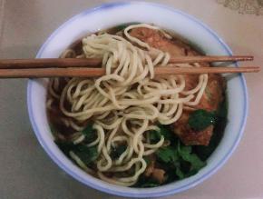 撒上葱花，香菜