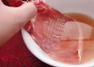 用料酒给它洗个澡，泡二十分钟