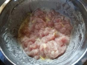 拌好后的里脊肉